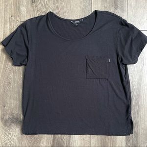 OBEY black t-shirt cropped